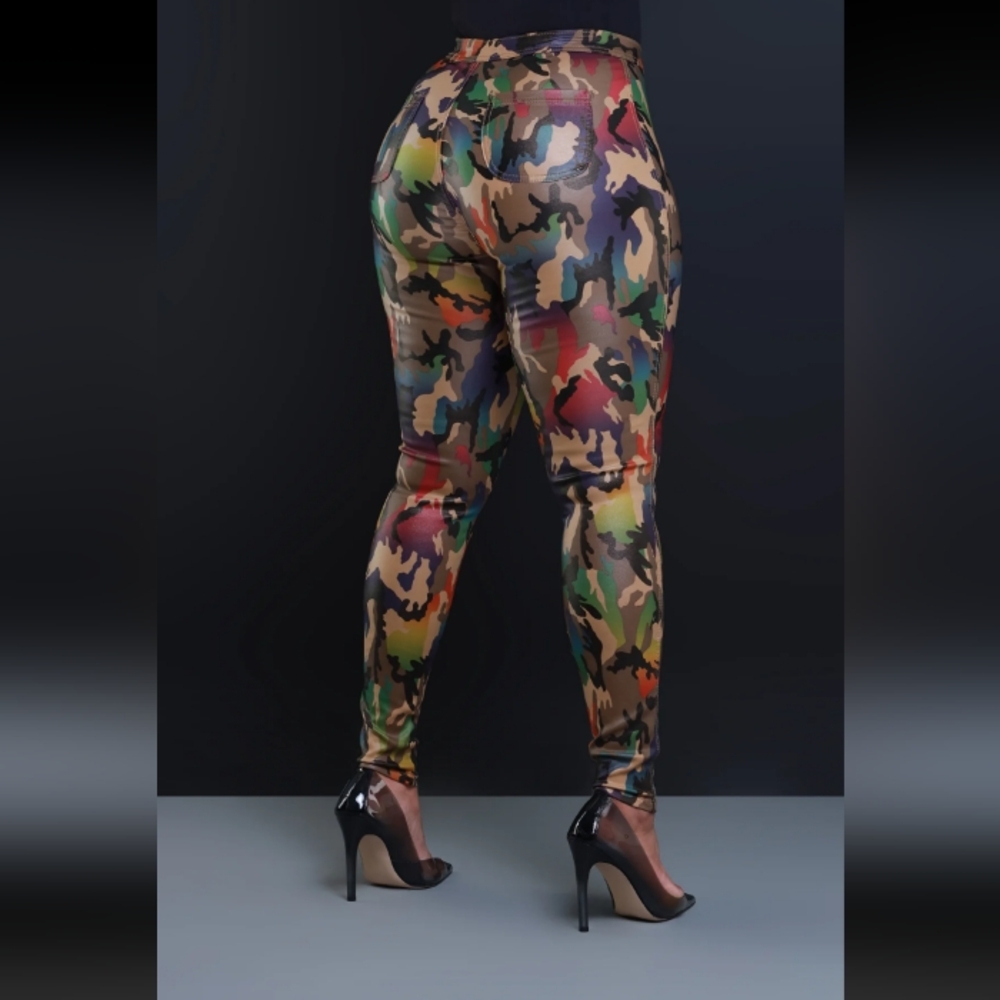 Camo High-Waisted Faux Leather Jeans Sz Sm - Picture 3 of 10